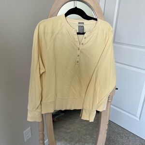 GAP yellow sweatshirt